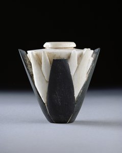 Lotuskrukke, tidlig dynastisk periode (ca. 2950-c.2575) (travertin, argillitt og gips)